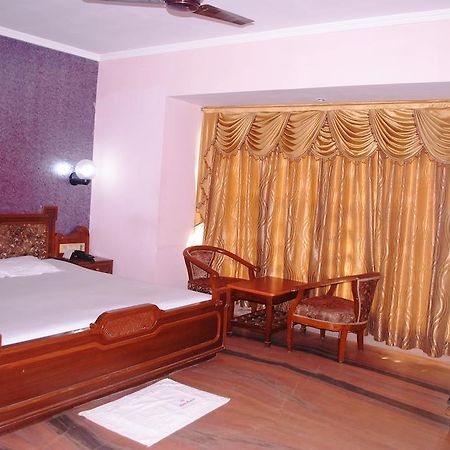 Hotel Padma Puri Exterior photo