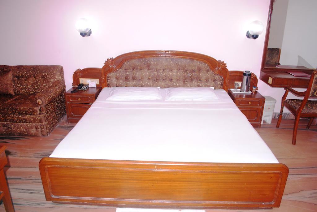 Hotel Padma Puri Exterior photo