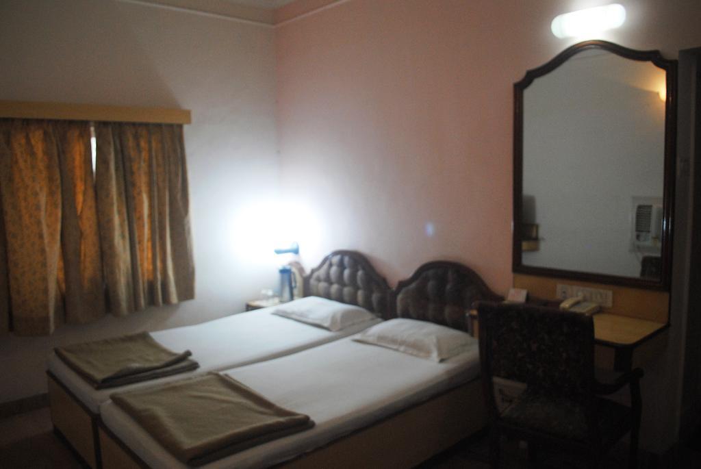 Hotel Padma Puri Exterior photo