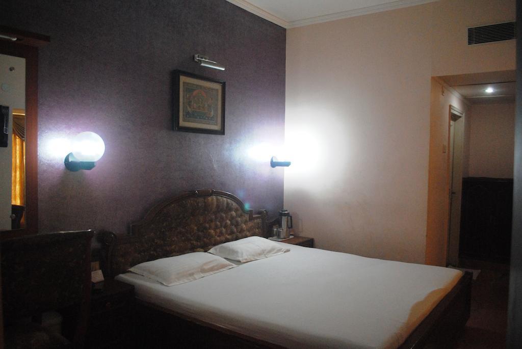 Hotel Padma Puri Exterior photo