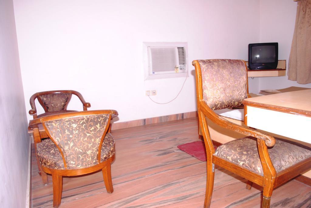Hotel Padma Puri Exterior photo