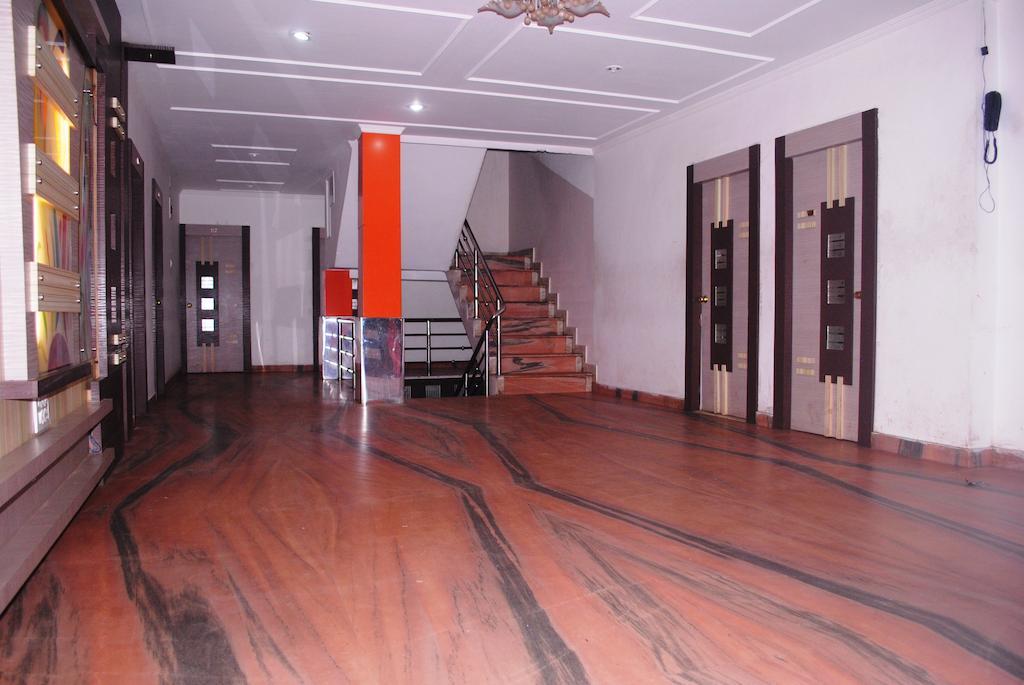 Hotel Padma Puri Exterior photo
