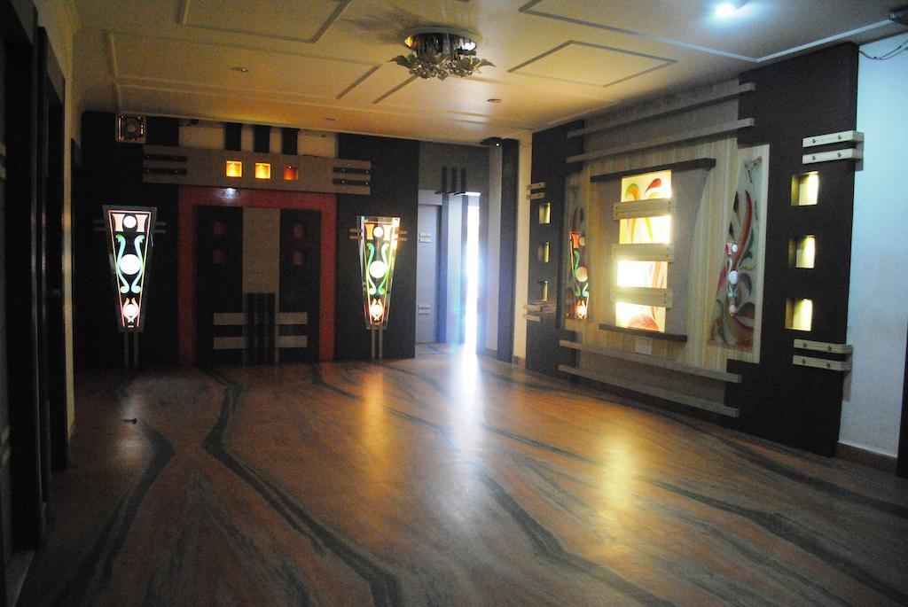 Hotel Padma Puri Exterior photo